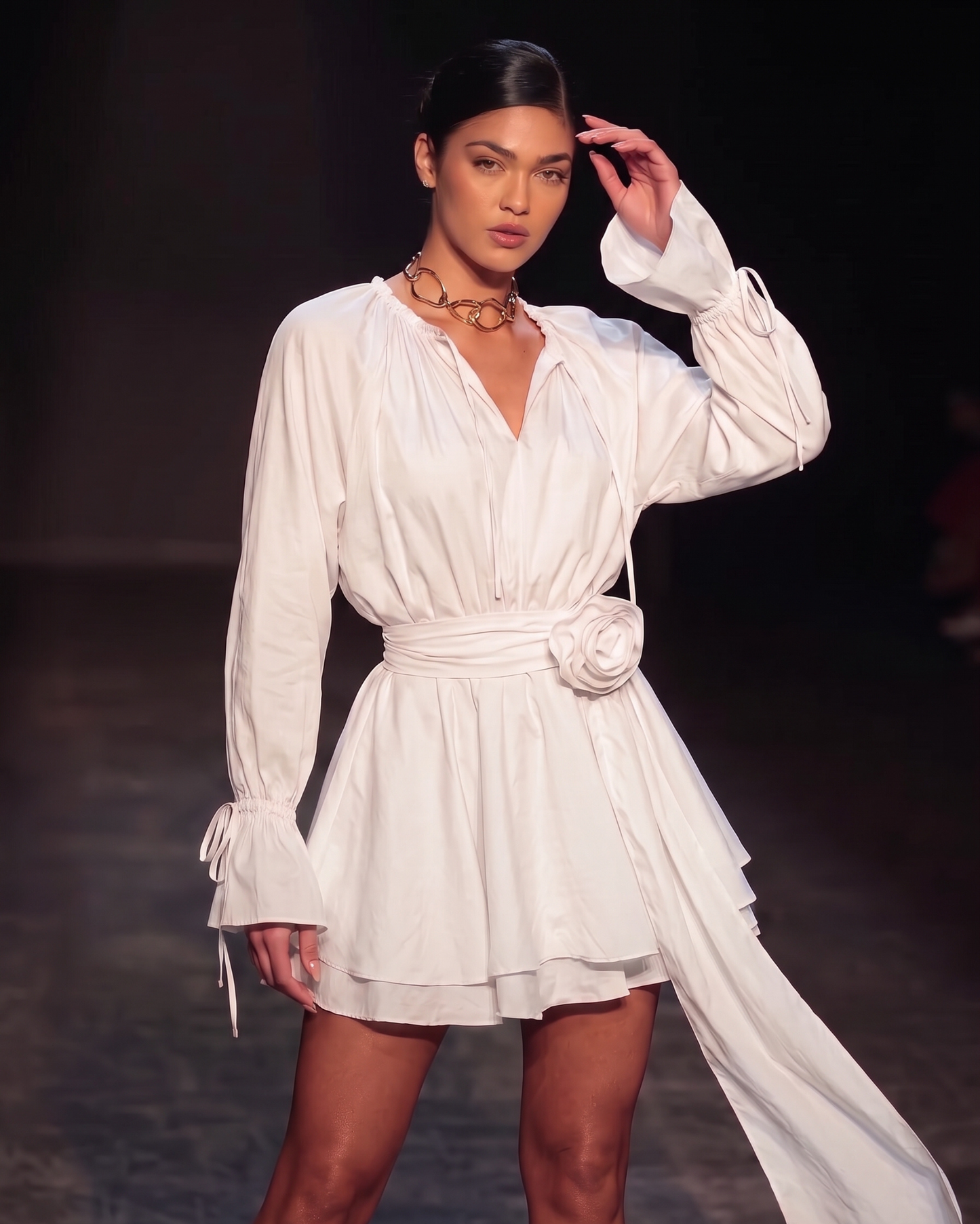 Romantisches Kleid mit Blumenakzenten