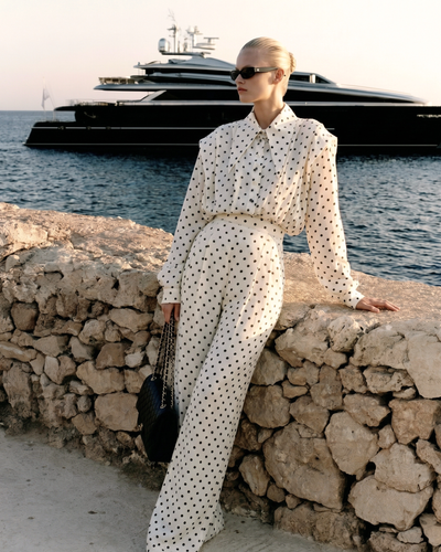 Zweiteiliger gepunkteter Jumpsuit-inspirierter Hosenanzug mit weitem Bein