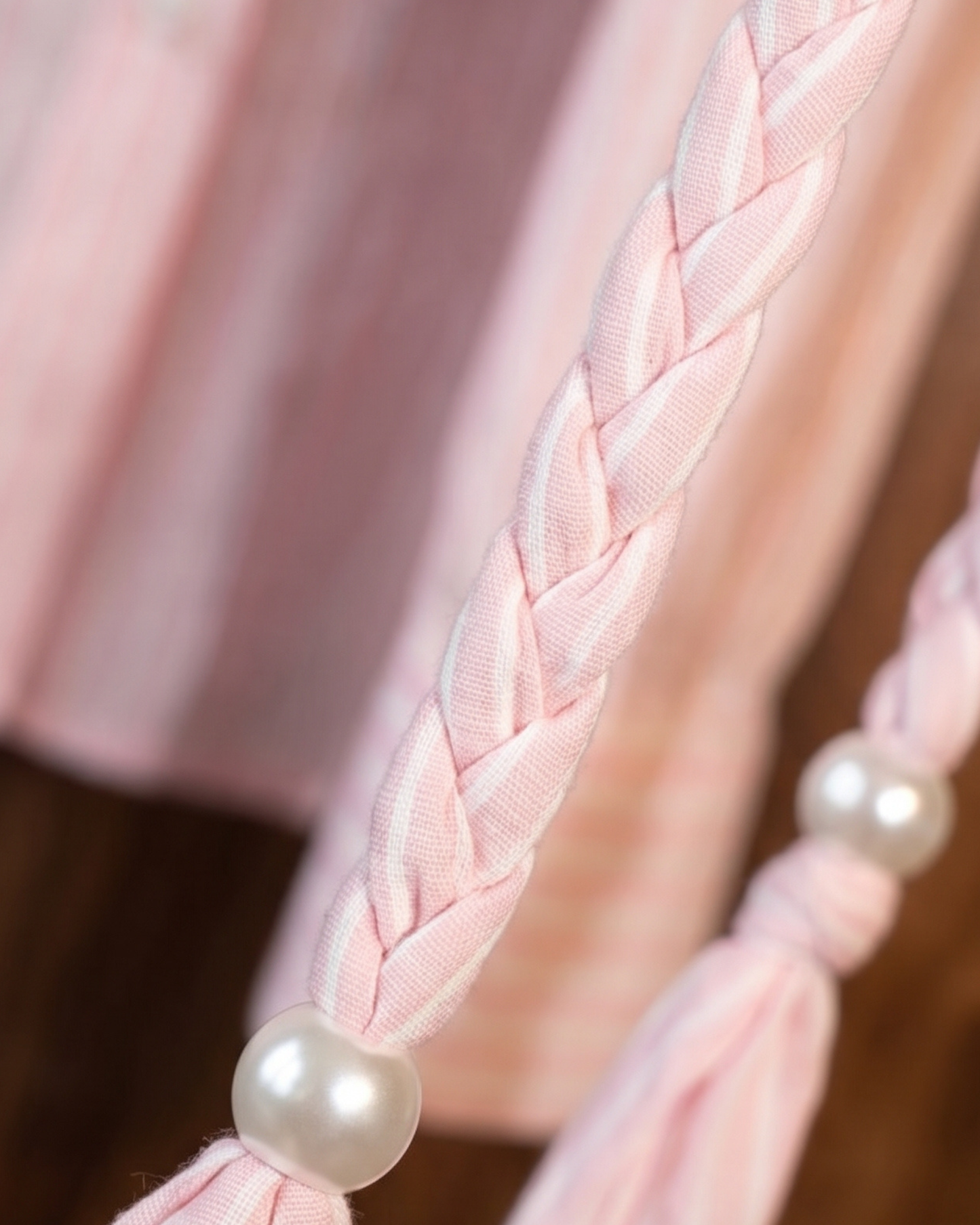 Vierteiliges Set mit rosa Streifen