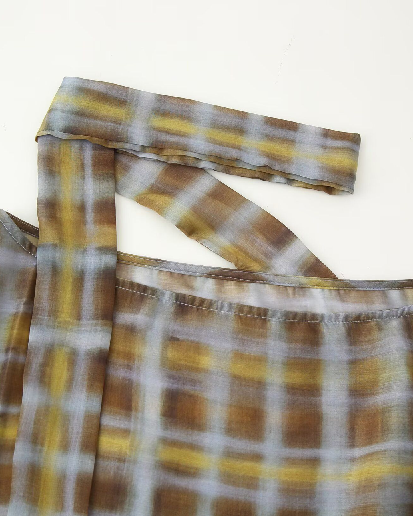 Asymmetrisches Drapier-Top mit Schal